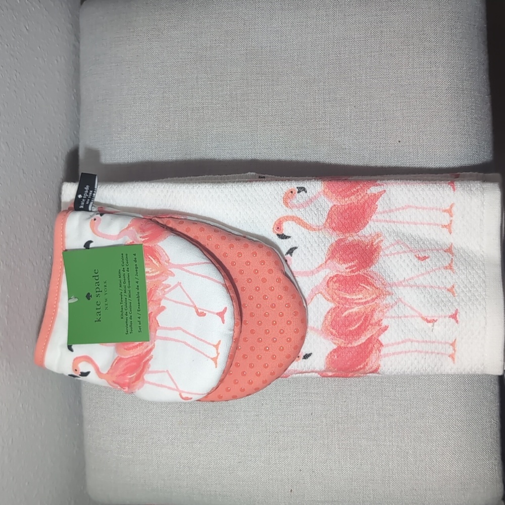 NWT Kate Spade - Kitchen Towel and Mini Mits Set of 4, Flamingo Pattern